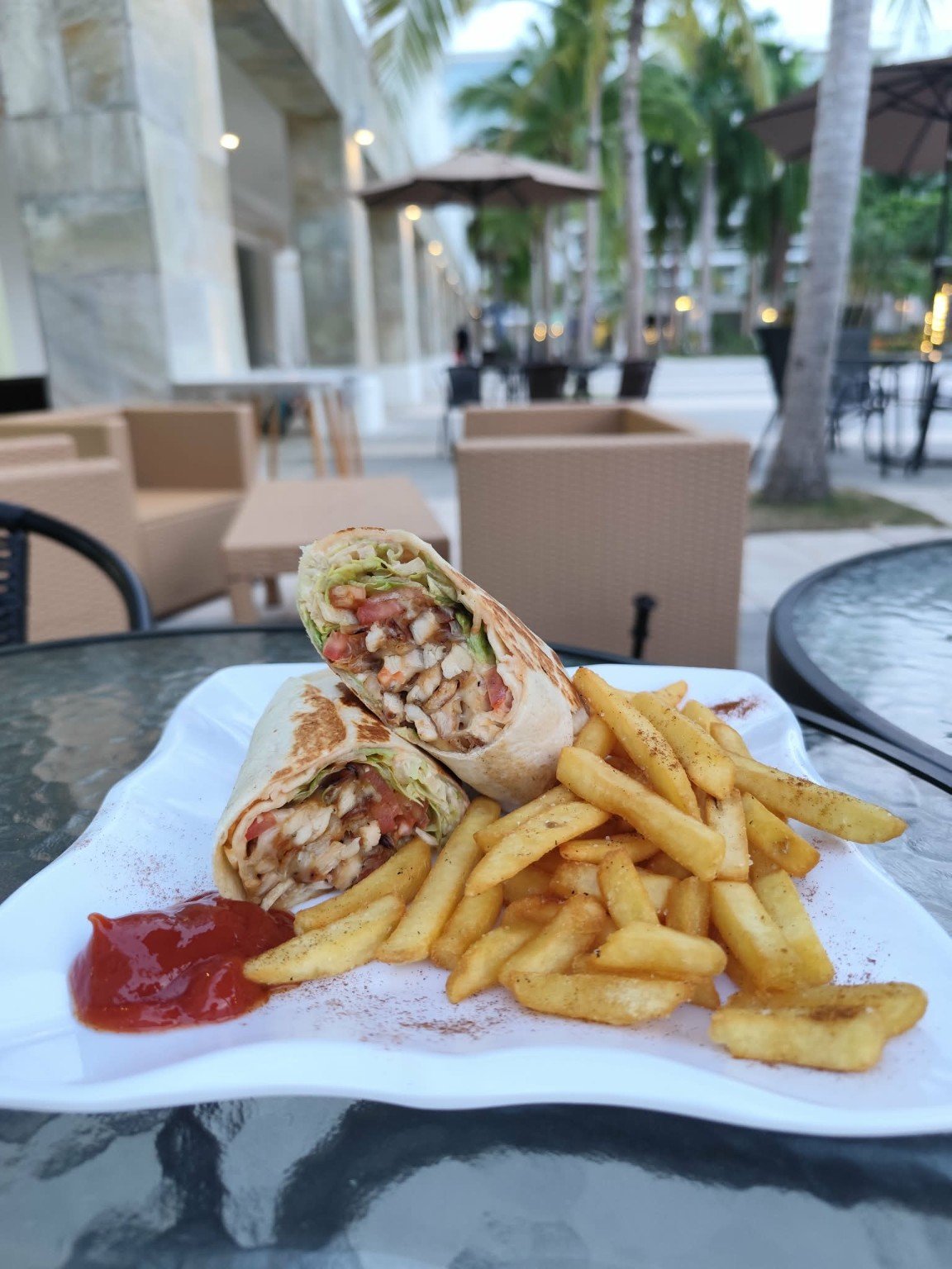 Wrap au poulet avec frites chez O’Panam